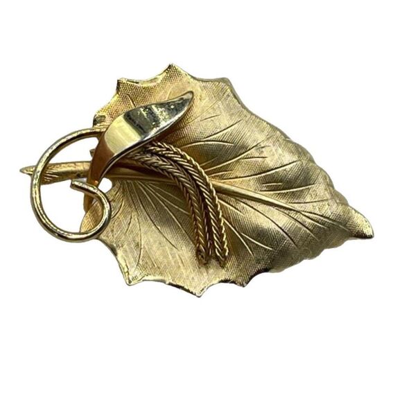 Vintage brooch maple leaf with fringe decor. - Picture 1 of 10